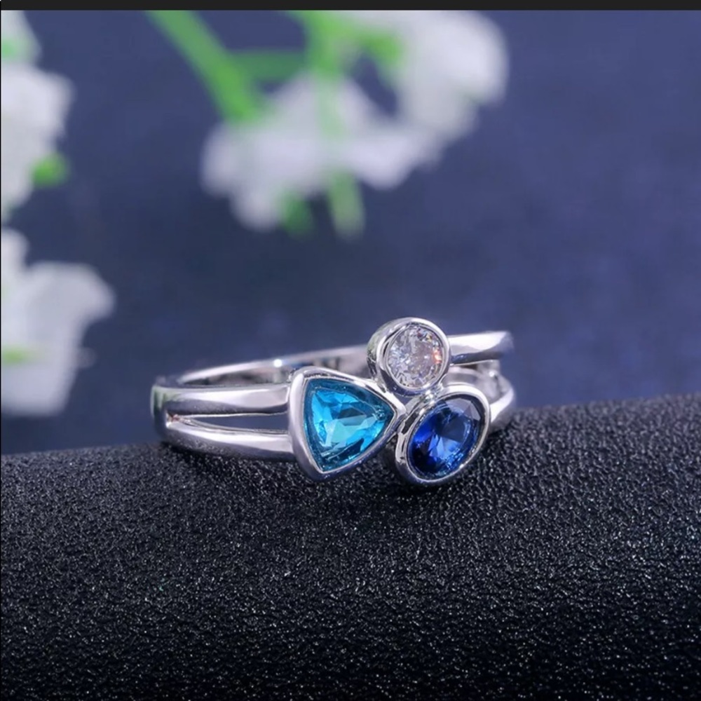 .925 Sterling Silver Blue & White Topaz Ring - Picture 3 of 7